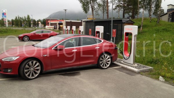 Photo 3 Tesla Supercharger