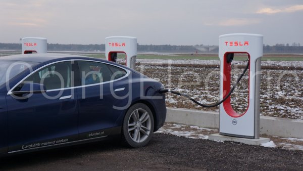Photo 7 Tesla Supercharger