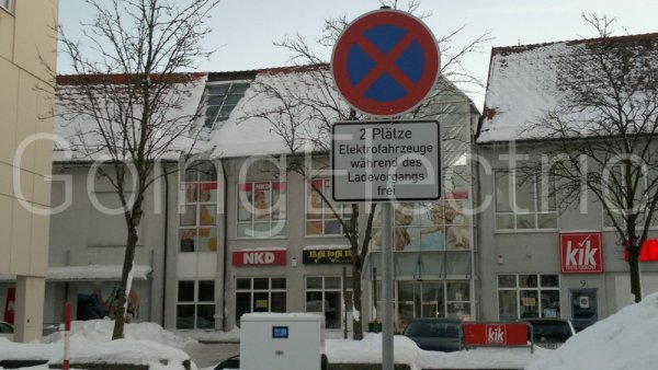 Photo 7 Parkplatz am Stadtbahnhof-Kreisverkehr. Parkplatz gegenüber von kik.
