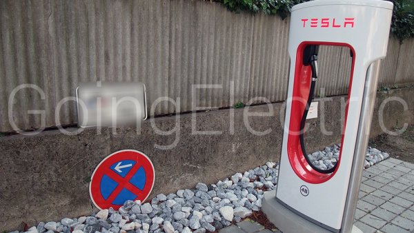 Photo 7 Tesla Supercharger