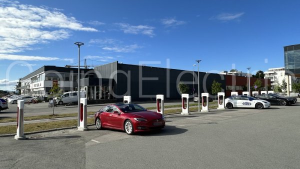 Photo 1 Supercharger Lade Arena