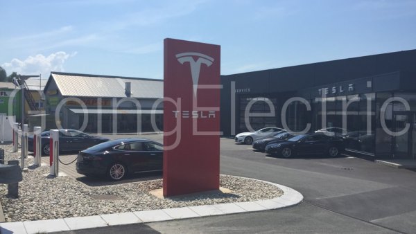 Photo 1 Tesla Servicecenter