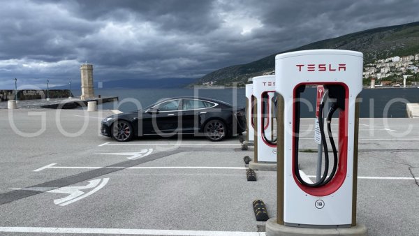 Photo 0 Tesla Supercharger