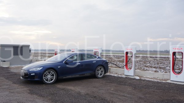 Photo 3 Tesla Supercharger