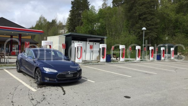 Photo 2 Tesla Supercharger