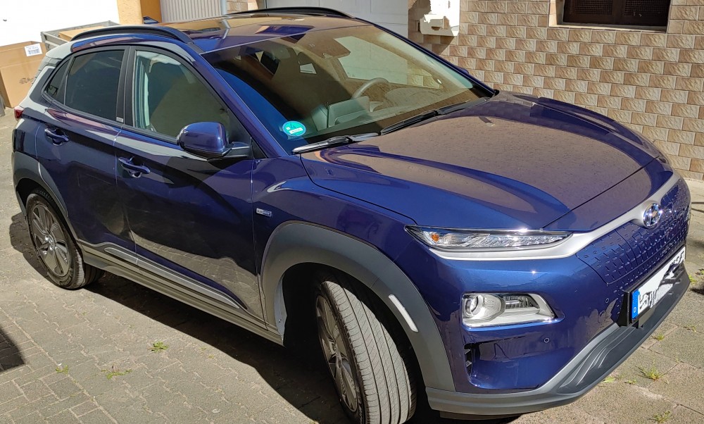 kona72s KONA Stellar Blue Elektroauto Garage