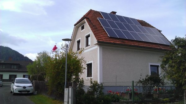 Laden an der eigenen Solaranlage am Land. Angesteckt am Drehstrom via Schrack iCharge Ladebox