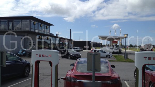 Photo 1 Tesla Supercharger