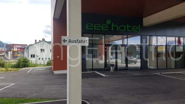 Photo 2 eee-Hotel