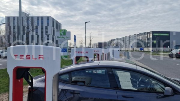 Photo 3 Supercharger Holiday Inn Conference Centre Flughafen BER
