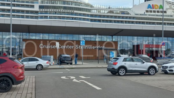 Photo 2 Cruise Center Steinwerder