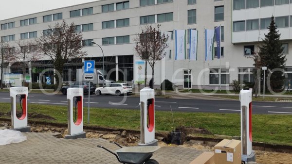 Photo 2 Supercharger Holiday Inn Conference Centre Flughafen BER