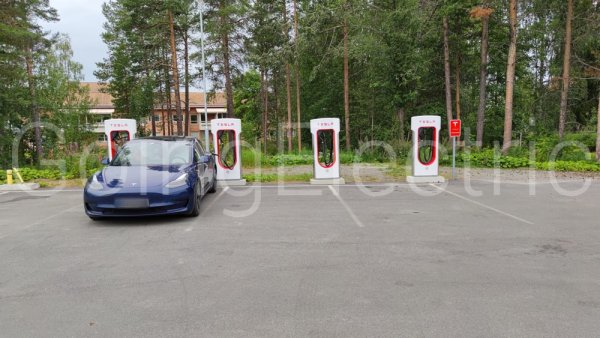 Photo 1 Tesla Supercharger