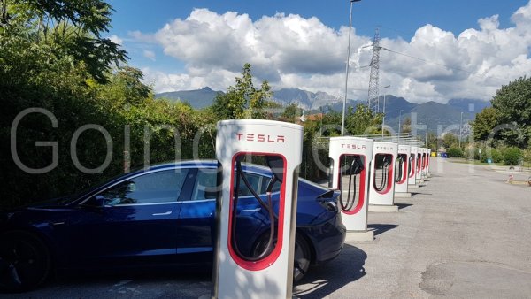 Photo 0 Tesla Supercharger