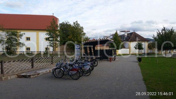 Photo 2 E-Bike Ladestation Schloss Hof