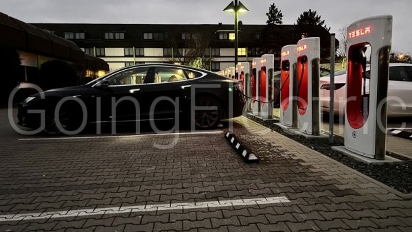 Photo 3 Supercharger Select Hotel