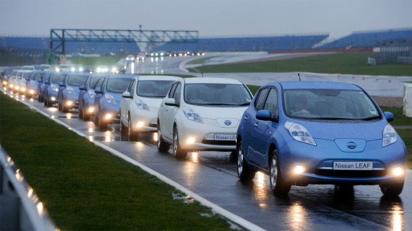 Nissan Leaf - Rekord für längste Parade von Elektroautos