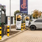LichtBlick QuickCharge Ladepark bei famila in Reinbek eröffnet
