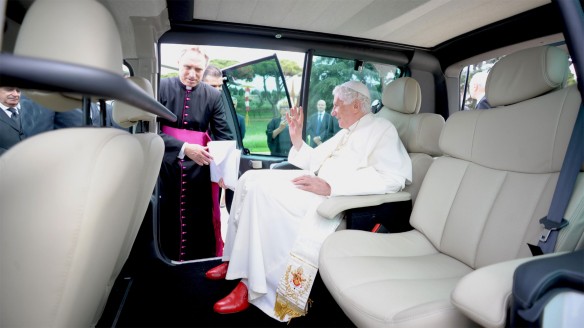 Papst Benedikt im Renault Kangoo Maxi Z.Z. Elektroauto